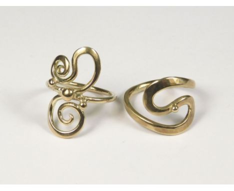 GOLD RINGS. Two 9ct. gold hand made rings by John (Red) Simpson, St. Ives. Swirl ring size O/P. Twist ring size Q/R. Total we