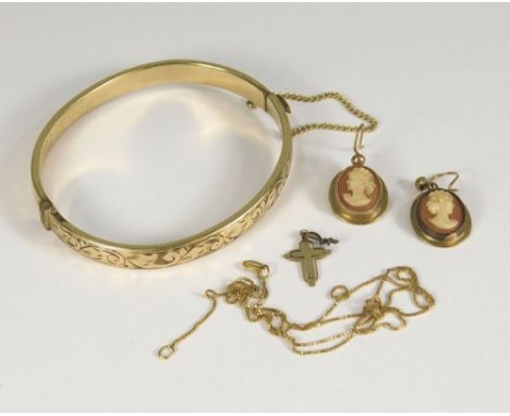 GOLD CROSS ETC. A 9ct. gold small cross, a 9ct. gold fine chain (bolt ring loose), a pair of 9ct. gold mounted cameo earrings
