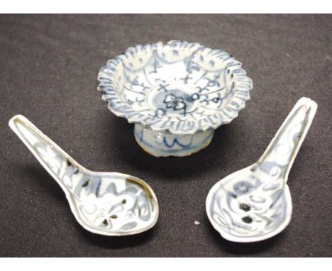 Chinese ceramic blue &amp; white footed stand (diameter 10cm approx). together with a pair blue and white decorated spoons;