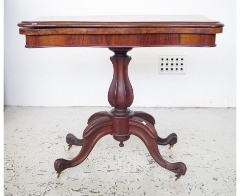 Victorian walnut card table a/f with fold over swivel top,  92cm wide, 46cm deep (closed), 78cm high approx, Note: 2 legs wit