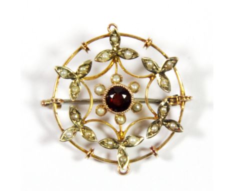 An antique 9ct yellow gold garnet and seed pearl brooch / necklace, Dia. 2.6cm.