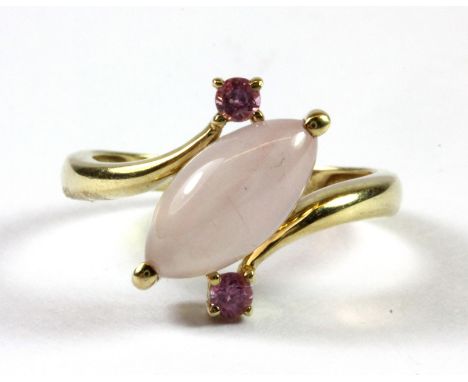 A 9ct yellow gold ring set with rose quartz and pink topaz (K).
