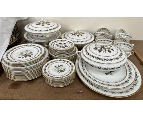A Royal Worcester Bernina pattern part dinner set