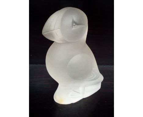 Royal Krona RSPB Svenskt Glas 1975 etched signed Lisa Larson frosted glass puffin, height- 14cm