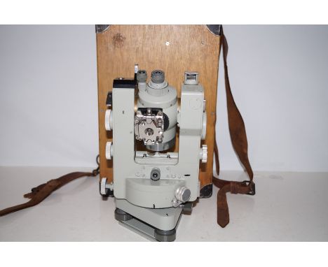 Vintage KarL Zeiss Theo 0101 theodolite, cased
