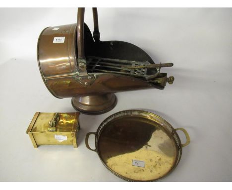 Copper coal scuttle, a small brass casket, together with a quantity of various other metalware and a mantel clock 