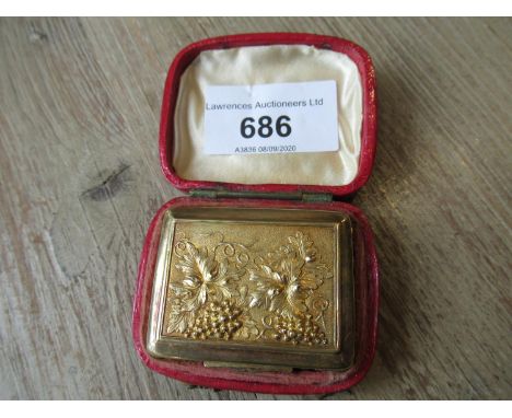 Late George III silver gilt vinaigrette, the cast lid decorated with grapevines housed in the original red Morocco leather co