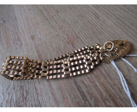 9ct Gold gate bracelet with padlock clasp16.2g 