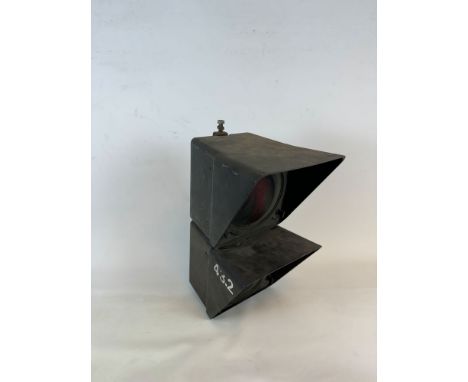 Vintage pedestrian traffic light. Power cable cut, working condition untested. Dimensions (H x W x D): 50 x 27 x 30 cm. Condi