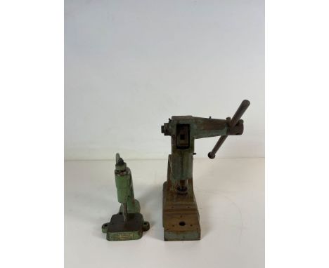 Lot of 2 Vintage Tools - Spindle Press (18 x 30 x 25 cm) &amp; Lever Press (25 x 45x 35 cm). Condition: Fair. Location: The N