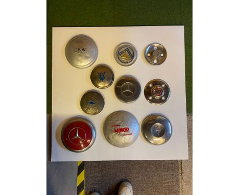 Lot of 10 Different Vintage Hubcaps - 1x Chevrolet, 1x Ford V8, 1x Citroën Rosalie, 1x Alfa Romeo, 2x Mercedes, 1x Universal,