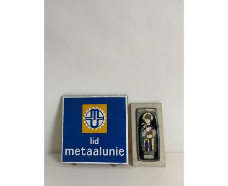 Lot of "Lid Metaalunie" (Dutch metalworkers union "Metaalunie" member) metal sign and ceramic image on wood of K.B.M. St. Elo