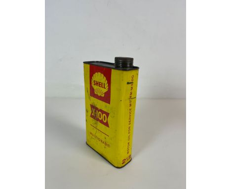 Vintage empty Shell X-100 oil 2,5l can ca. 1950 - 1960. Good condition, shows regular wear. Dimensions (H x W x D): 27 x 17 x