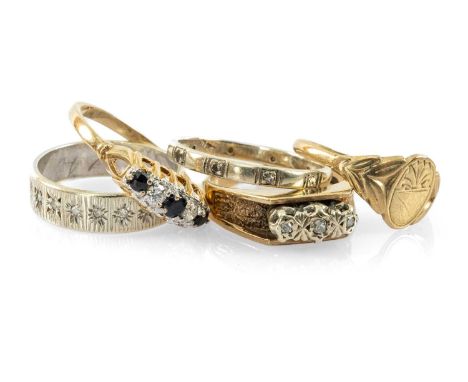 FIVE GOLD RINGS comprising 9ct gold signet ring, 2 x 9ct white gold diamond chip rings, 9ct gold sapphire diamond chip ring a