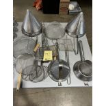 LOT: (11) Passoires Variées