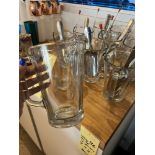 LOT: (11) Pichet à Bière en Vitre