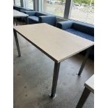 (9) Tables en Bois Pressé Double, 5' x 36'', avec Pattes en Métal- QUANTITÉ x PRIX MISÉ