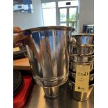 LOT: (11) Sceaux à Glace