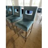 (4) Chaises hautes de Bar, en Tissu Bleu, Siège: 30''H, QUANTITÉ X PRIX MISÉ