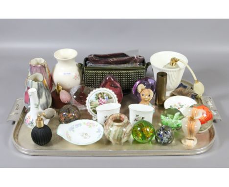 A tray lot of collectables to include Wade Royal Worcester and Wedgwood examples.