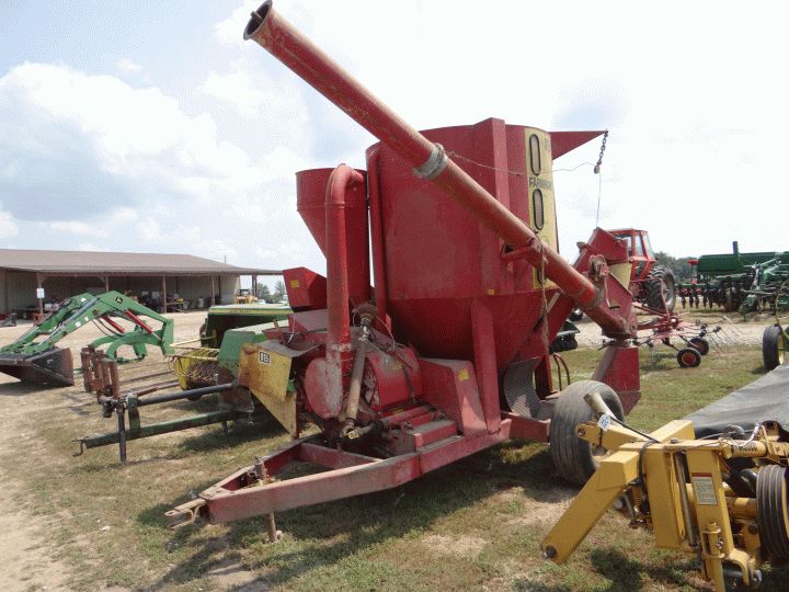 Farmhand 815 Grinder Mixer