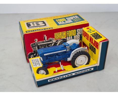 A boxed Britains 9527 Fordson Super Major 5000 Tractor, Nr M, box Ex 