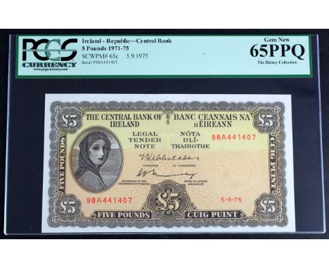 Ireland Republic 5 Pounds dated 5th September 1975, Lady Lavery portrait at left, signed Whitaker &amp; Murray, serial 98A 44