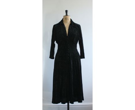 LEE BENDER at BUSTOP vintage late 1960s/1970s crushed velvet tea dress with low cut button front, pointed collar and raglan s