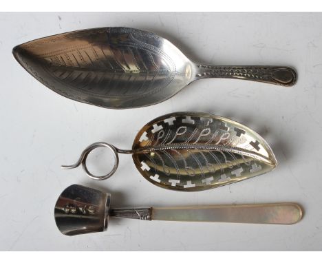 A George III silver caddy spoon, the leaf shaped bowl with engraved decoration, London 1799 by Thomas Wallis II, length 10.4c