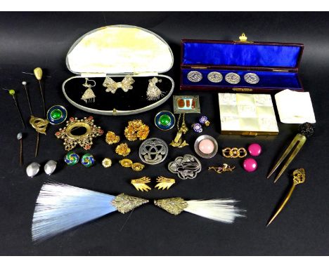 A collection of gold, silver, vintage and costume jewellery, including a set of four Edwardian silver buttons, in tooled burg