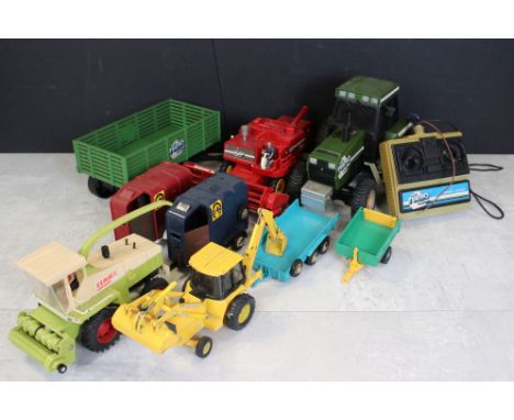 Seven Diecast &amp; plastic agricultural models to include Britains and John Deere, featuring Britains Massey Ferguson Combin