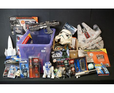 Star Wars - Collection of Star Wars toys &amp; collectibles to include carded DeAgostini Darth Vader Helmet (no magazine), 2 