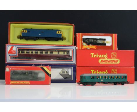Seven boxed OO gauge locomotives to include 3 x Triang (R156 SR Suburban Motor Coach, R758 Hymek Diesel Hydraulic Locomotive 