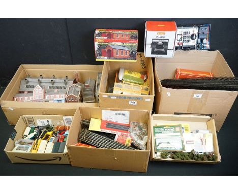 Collection of OO gauge model railway to include trackside building (well made in gd condition), boxed Hornby Skaledale R9637 
