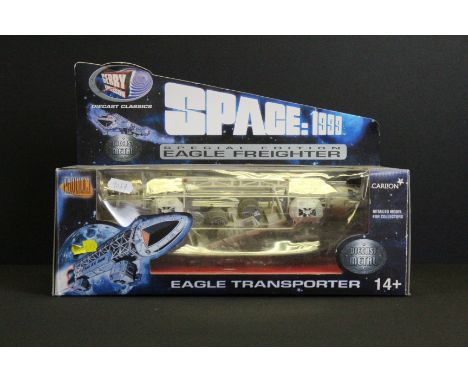 Boxed Product Enterprise Gerry Anderson Space 1999 Special Edition Eagle Freighter Eagle Transporter diecast model, diecast e
