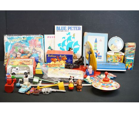 Quantioty of vintage toys &amp; games to include boxed Bell Balance Scales, Marx plastic Mickey &amp; Minnie Mouse, Tofa wood