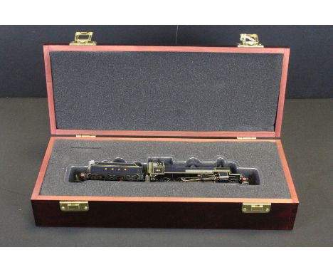 Boxed Bachmann OO gauge 2-8-0 SDJR 88 locomotive contained within wooden presentation box 