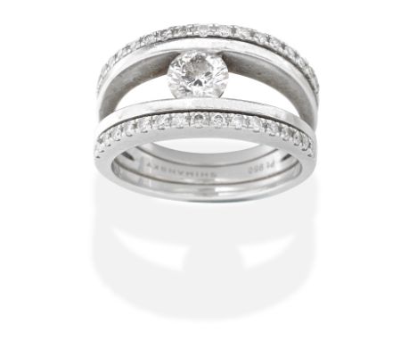 DIAMOND RINGSet to the front with brilliant-cut diamonds, principal diamond approx. 0.50ct, ring size approx. K½ For further 