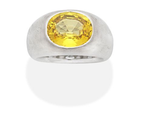 YELLOW SAPPHIRE RINGSet with an oval-cut yellow sapphire, sapphire approx. 6.30cts, ring size approx. OFor further informatio