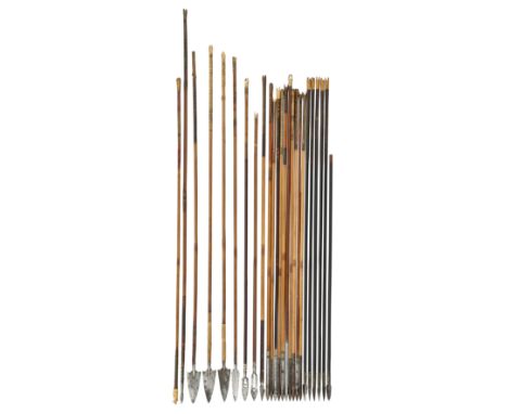 ◉ A RARE INDIAN RITUAL ARROW, 18TH/19TH CENTURY AND TWENTY-FOUR FURTHER NORTH INDIAN ARROWS, 18TH/19TH CENTURY the first with