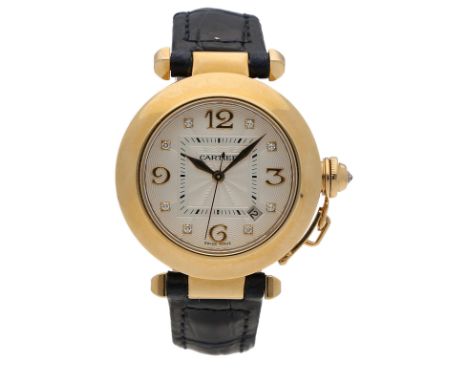CARTIER Pasha, Gelbgold 18K, Referenz CRWJ111056, Herstellungsjahr 2008, Durchmesser 32 mm, Gehäuse Zifferblatt weiss mit Son