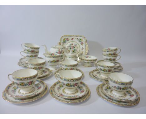 Foley 'Ming Rose' tea and coffee service in one box  Condition Report Tea - four place settings
Coffee - six place settings C
