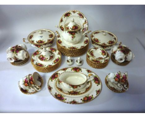 Comprehensive Royal Albert 'Old Country Roses' dinner and tea service - 12 place settings (lacking two 8.5" side plates) Cond
