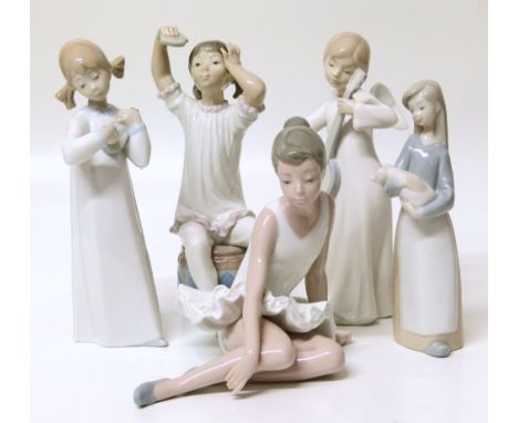 Five Lladro figures Condition reports are not available for this sale.