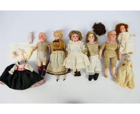 Kammer & Reinhardt - DPC - A collection of small porcelain dolls including one by Kammer & Reinhardt and one by Diamond Potte
