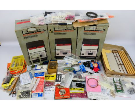 Hornby - Others - A miscellany of model railway accessories, and parts. Lot includes Honby R951 Zero 1 Slave Control Unit (x3