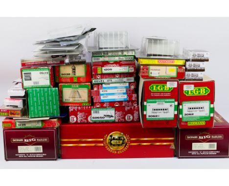 Bachmann - Lehmann - Kato - A large group of EMPTY boxes from various model railway manufacturers  covering various gauges in