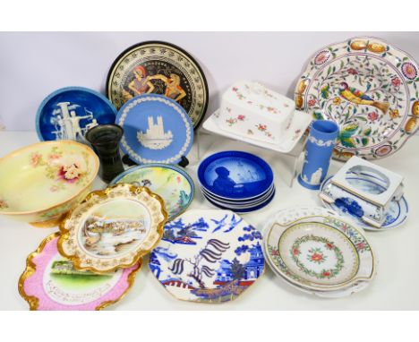 Mixed ceramics to include Wedgwood Jasperware, Royal Copenhagen year plates, Ingleton Pottery vase and other. [W]NOTE: IN HOU