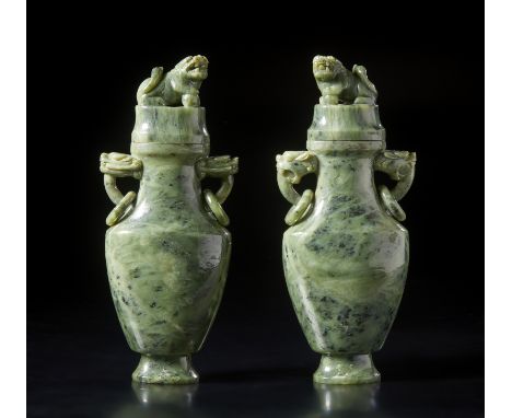 A pair of green jade vases with cover China, second half 20th century Cm 11,00 x 25,50