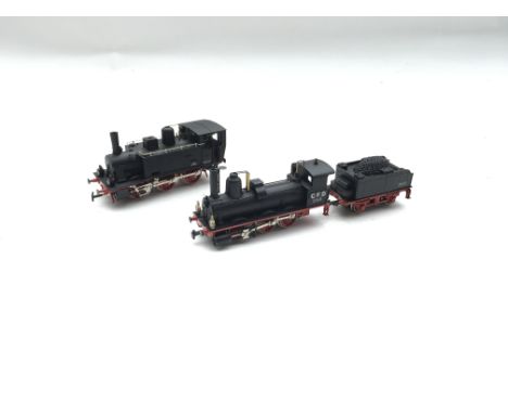 A pair of Rivarossi model Trains.#1117 - steam locomotive.#1130 - locomotive and tender.